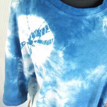本藍染 綿のゆったりデザインTシャツの画像