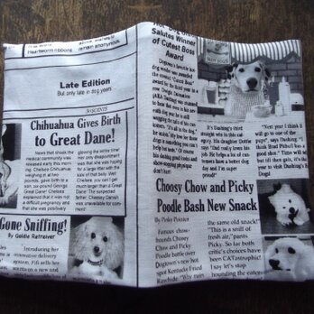 アメリカ輸入生地の犬新聞の文庫本カバーの画像
