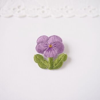 ［受注制作］ビオラ一輪の刺繍ブローチ short（light purple）の画像