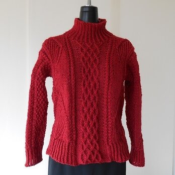 えんじのショート丈模様編みセーターの画像