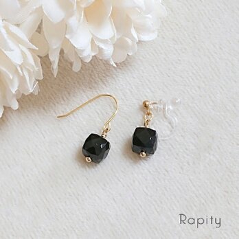 14kgf☆天然石ブラックオニキス（キューブ型）ピアス