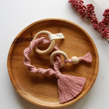 マクラメ糸で編んだTOYリング　L　/　blush（ピンク系）の画像