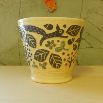 リスの森の彫り込みフリーカップの画像