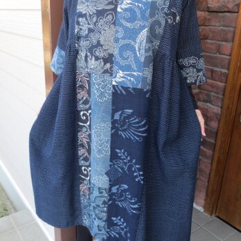 古布リメイク　久留米絣と型染のギャザーワンピース　藍染　型染　久留米絣　古布　着物リメイク　ゆったりサイズの画像
