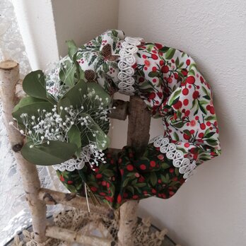 かすみ草とユーカリポポラスのドライフラワースワッグ付き♡クシュクシュリースの画像