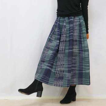 手織り綿絣ロングスカート、インディゴＸグリーンチェック柄、オールシーズンの画像