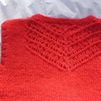 ニットセーター ベストカーディガン　赤　手編みの画像