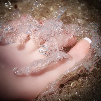 いちいち外さなくていい、付けっぱなしで海でもok！波モチーフの足用指輪の画像