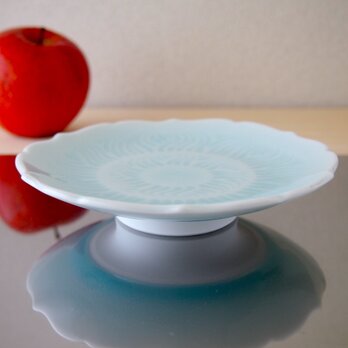 青いうつわ　少し背の高いお皿です　磁器　お皿　プレート　青白磁輪花高台皿（15センチ）の画像