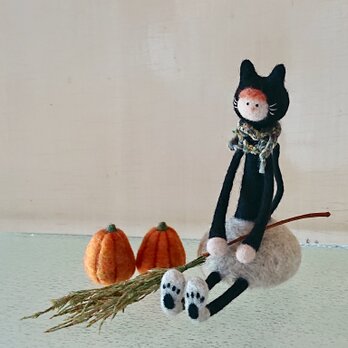 【sowing0115様専用】ハロウィンの黒ねこガールとかぼちゃの画像