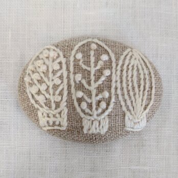 葉っぱの刺繍ブローチ▪北欧風  [leaf]の画像