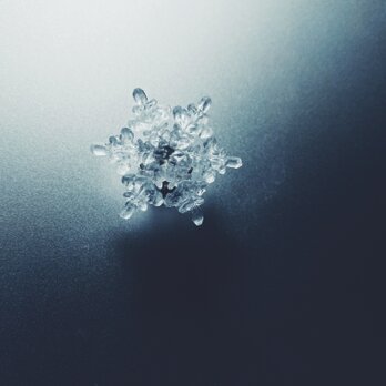 雪、ついてるよ　雪の結晶　ピンブローチ　NO.01の画像