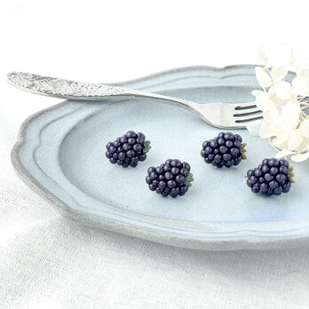 BlackBerryのピアス / 陶磁器porcelainの画像