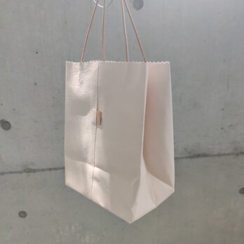 大人可愛い　本革ヌメレザー　紙袋風　トートバッグ　生成りナチュラル　の画像