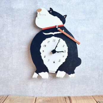 黒柴がリードを引っ張る時計 掛け時計 木製時計の画像