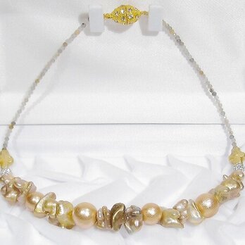本真珠（バロック、淡水）とマットパール(ゴールド)、ラブラドライトのネックレス（高級宝飾品用のボール、マグネット）の画像