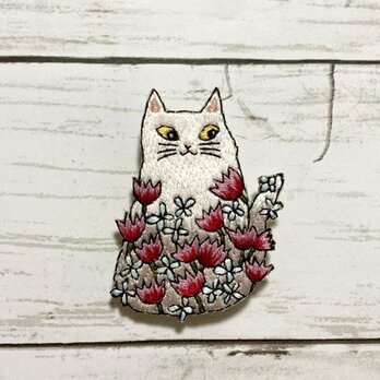 手刺繍オリジナルブローチ＊花咲く猫の画像