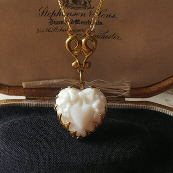 アンティーク　Heart･リボン･Flower（18㎜）ミルクGlass／Swan　ネックレスの画像