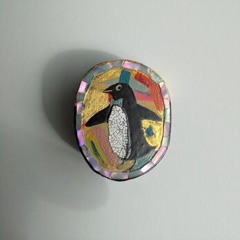 漆ブローチ「penguin」の画像