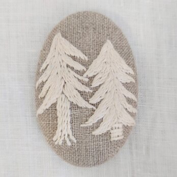 ホワイトツリーの刺繍ブローチ【hokuo】の画像