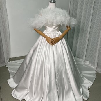 ウェディングドレス オフショルダー 光沢サテン Aライン 優しい ふわふわ ロングトレーン 結婚式の画像