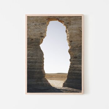 モニュメントロックス / アートポスター 風景写真 インテリア 岩 自然 穴 アメリカ カンザス オークレー 縦長の画像
