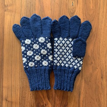 【受注制作】北欧伝統柄の５本指手袋（ネイビー×グレー）の画像