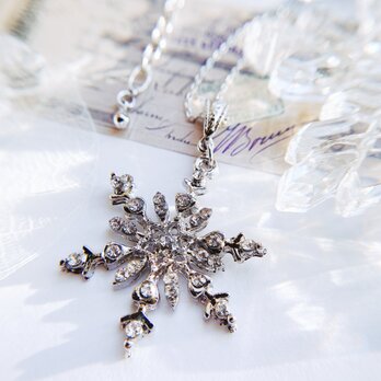 crystal  snow 雪の結晶　ロングネックレスの画像