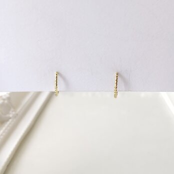 〈痛くない〉デザインゴールドリングフェイクピアス・イヤーカフ〈直径約10㎜、太さ約1㎜〉片側シリコンゴムタイプ(調節可)の画像