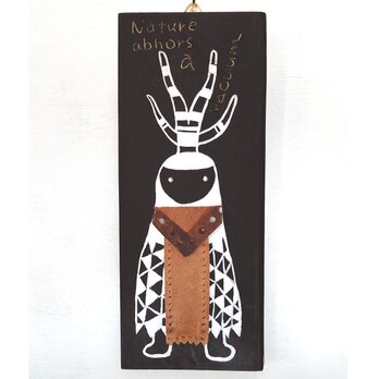 革鎧をつけたツノ戦士のウッドバーニングアート アフリカ オブジェ 木工 木雑貨 精霊 民族 エスニック No1の画像