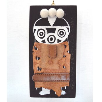 革鎧をつけた丸い目の戦士のウッドバーニングアート アフリカ オブジェ 木工 木雑貨 精霊 民族 エスニック No2の画像