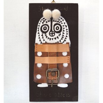 革鎧をつけた目の丸いの戦士のウッドバーニングアート アフリカ オブジェ 木工 木雑貨 精霊 民族 エスニック No3の画像