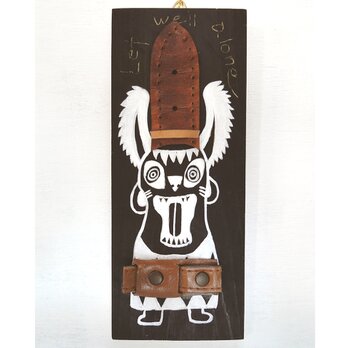 革鎧をつけた耳の長い戦士のウッドバーニングアート アフリカ オブジェ 木工 木雑貨 精霊 民族 エスニック No5の画像