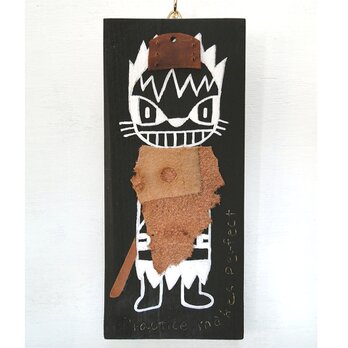 革鎧をつけたネコ戦士のウッドバーニングアート アフリカ オブジェ 木工 木雑貨 精霊 民族 エスニック No7の画像