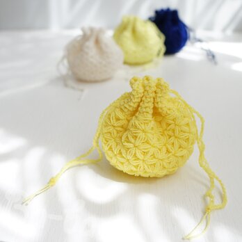 ばあば作、細かいリフ編みの豆巾着（jaune brillant・KPPPR6）の画像