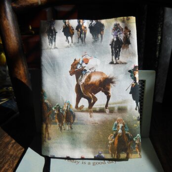 アメリカ輸入生地の競馬柄の文庫本カバーの画像