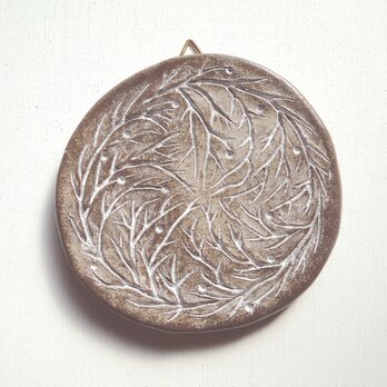 枝の陶土のオーナメント 粘土 オブジェ 植物模様の画像