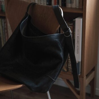 レザーショルダーバッグ black ＜XL＞の画像