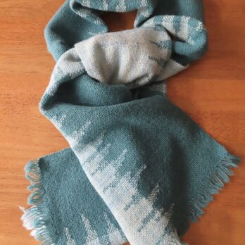 handwoven scarf (emerald green + melange light blue) 波模様の手織りマフラーの画像