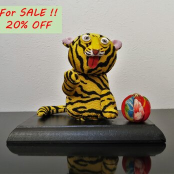Sale ２０％Off ,  招きトラ　と　木目込み毬の画像