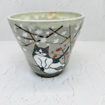 京焼　掛け分けフリーカップ　紅白梅と猫の画像