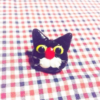 黒猫のプチピアスの画像