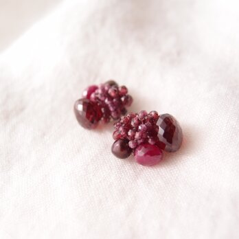【天然石刺繍／ピアス 】Garnet × Ruby × Spinel Earringsの画像