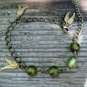 Semi clear moss green braceletの画像