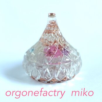☆SALE！　カット宝珠型　エンジェルオーラクォーツ　シードオブライフ　小物入れタイプ　オルゴナイトの画像