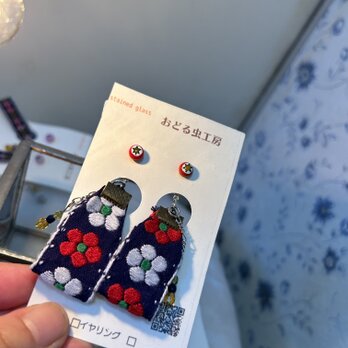 ミルフィオリピアス　チロリアンテープ　赤花　の画像
