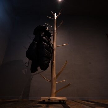 コートハンガー　MORITO 北欧　ナチュラルデザイン　本物のヒノキの枝を使用　アパレル　店舗什器　キャスター付きの画像
