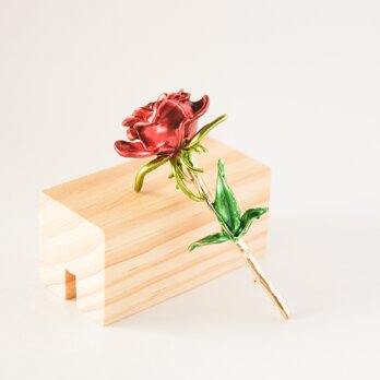 『愛情が注ぐ真っ赤なローズのブローチ』roseの画像