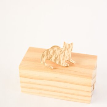 『猫ちゃんのブローチ〜♪シンプルで大人可愛いマットゴールド』の画像