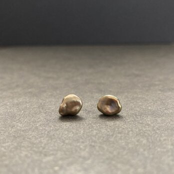 バロックパールのピアス　＜bronze brown ＞の画像